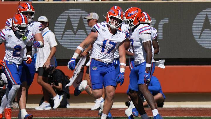 Oct 17, 2026; Austin, Texas, USA; Florida Gators tight end Lacota Dippre (17) is congratulated by teammates after catching a touchdown during the second half against the Texas Longhorns at Darrell K Royal-Texas Memorial Stadium. Mandatory Credit: Scott Wachter-Imagn Images Oct 17, 2026; Austin, Texas, USA; Florida Gators tight end Lacota Dippre (17) is congratulated by teammates after catching a touchdown during the second half against the Texas Longhorns at Darrell K Royal-Texas Memorial Stadium. Mandatory Credit: Scott Wachter-Imagn Images