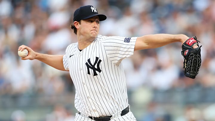 Cole volvió a lanzar después de su prolongada lesión
