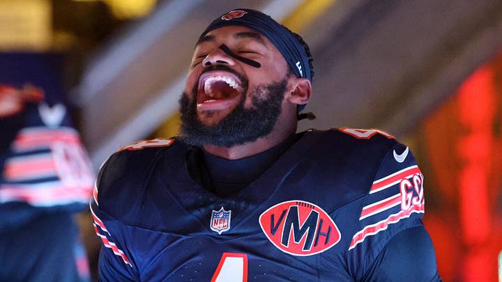 Chicago Bears running back D'Andre Swift (4) reacts as he takes the field before the game against the Green Bay Packers at Soldier Field. Mandatory Credit: Mike Dinovo-Imagn Images Chicago Bears running back D'Andre Swift (4) reacts as he takes the field before the game against the Green Bay Packers at Soldier Field. Mandatory Credit: Mike Dinovo-Imagn Images