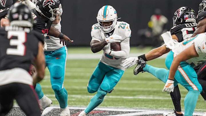 Miami Dolphins running back De'Von Achane (28) runs against the Atlanta Falcons during the second half at Mercedes-Benz Stadium. Miami Dolphins running back De'Von Achane (28) runs against the Atlanta Falcons during the second half at Mercedes-Benz Stadium.