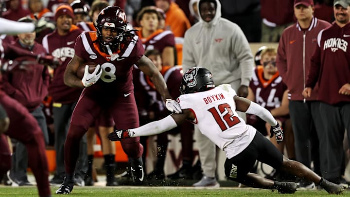 Nov 18, 2023; Blacksburg, Virginia, USA; Virginia Tech Hokies tight end Dae'Quan Wright (8) runs the