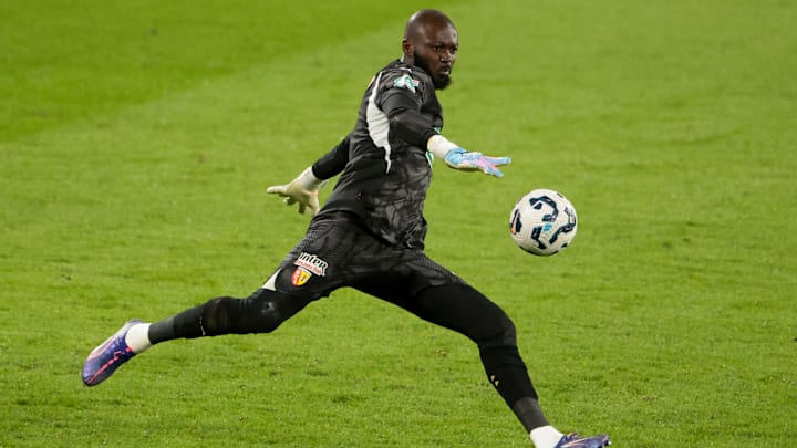 Hervé Koffi a été dans le but du RC Lens face au PSG, en Coupe de France. Hervé Koffi a été dans le but du RC Lens face au PSG, en Coupe de France.