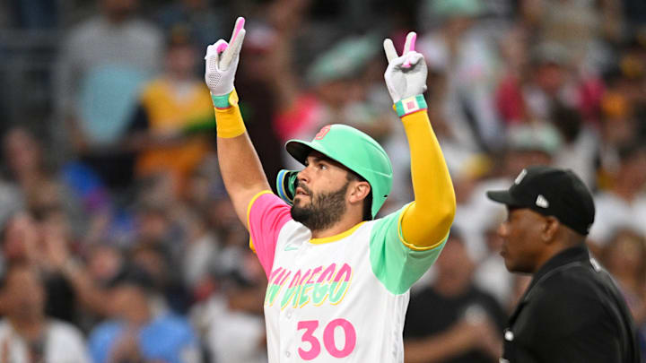 Eric Hosmer ahora pertenece a los Medias Rojas