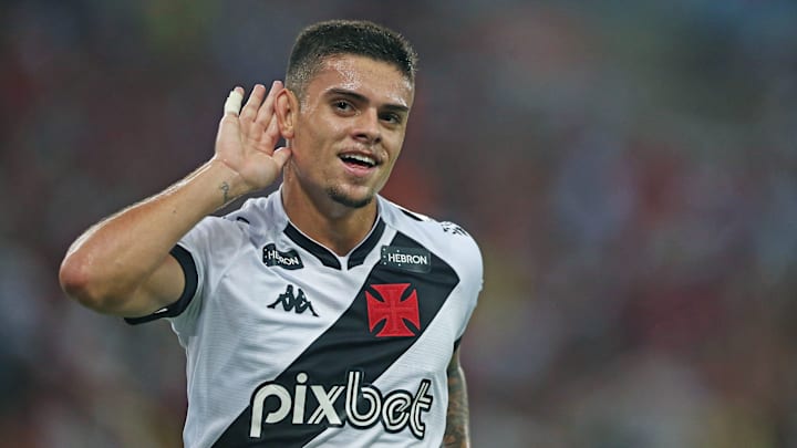 Gabriel Pec é o melhor jogador do Vasco na temporada 2023