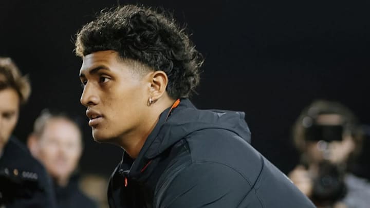 Five-star quarterback Jaron-Keawe Sagapolutele flipped to the Oregon Ducks from the California Golden Bears on signing day.