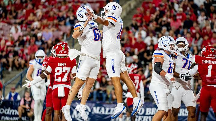 Boise State's Zeke Martinez (15).