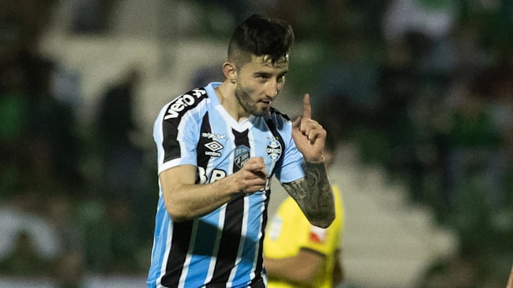 Villasanti, meio-campista do Grêmio, precisará passar por cirurgia