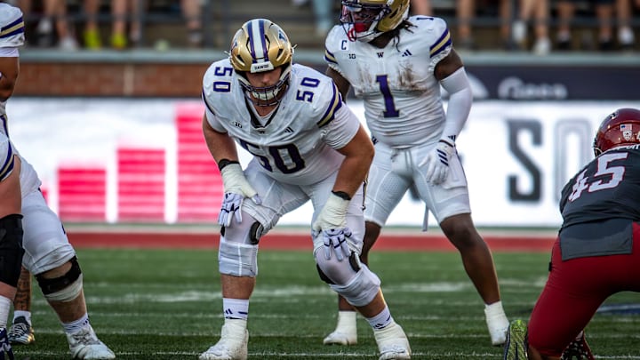 Carver Willis sets himself in the Apple Cup against WSU. Carver Willis sets himself in the Apple Cup against WSU.