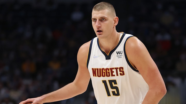 Nikola Jokic se lesionó la rodilla en el duelo ante Utah