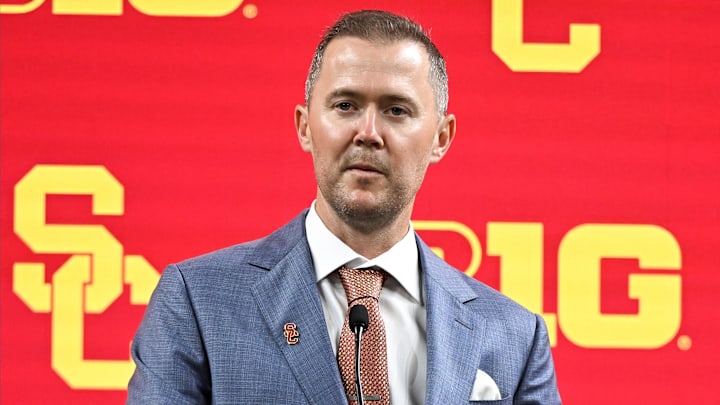 Jul 24, 2024; Indianapolis, IN, USA; USC Trojans head coach Lincoln Riley speaks to the media during the Big 10 football media day at Lucas Oil Stadium. Mandatory Credit: Robert Goddin-Imagn Images Jul 24, 2024; Indianapolis, IN, USA; USC Trojans head coach Lincoln Riley speaks to the media during the Big 10 football media day at Lucas Oil Stadium. Mandatory Credit: Robert Goddin-Imagn Images