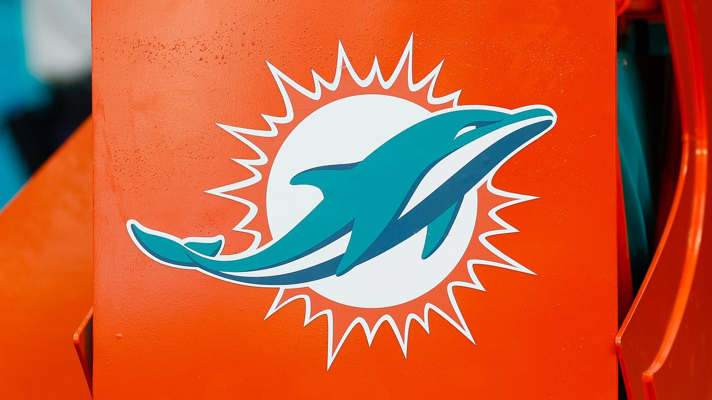 Dolphins Coach McDaniel Earns A+ Amid Toughness Concerns