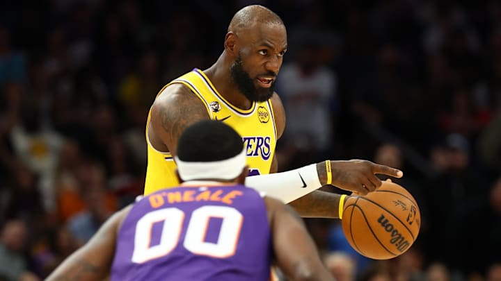 Los Angeles Lakers esperan que LeBron James sea factor decisivo ante los Phoenix Suns en el penúltimo juego del equipo en la ronda regular de la NBA 2025/2026