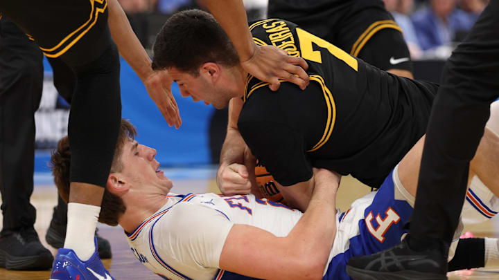 Mar 22, 2026; Tampa, FL, USA; Florida Gators forward Alex Condon (21) and Iowa Hawkeyes forward Alvaro Folgueiras (7) force a jump ball in the first half during a second round game of the men's 2026 NCAA Tournament at Benchmark International Arena. Mandatory Credit: Nathan Ray Seebeck-Imagn Images Mar 22, 2026; Tampa, FL, USA; Florida Gators forward Alex Condon (21) and Iowa Hawkeyes forward Alvaro Folgueiras (7) force a jump ball in the first half during a second round game of the men's 2026 NCAA Tournament at Benchmark International Arena. Mandatory Credit: Nathan Ray Seebeck-Imagn Images