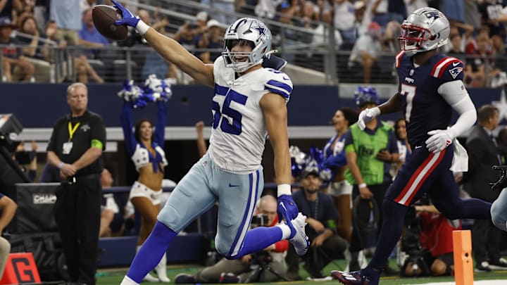 Oct 1, 2023; Arlington, Texas, USA; Dallas Cowboys linebacker Leighton Vander Esch (55) returns a