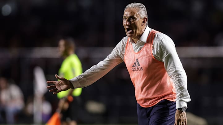 Tite tem praticamente todo o elenco do Flamengo à disposição no momento. 