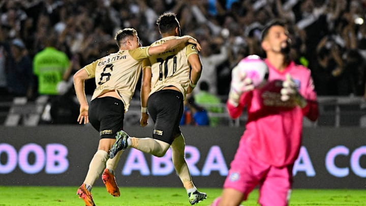 Vasco da Gama vence Bahia e segue sonhando com vaga na Libertadores Vasco da Gama vence Bahia e segue sonhando com vaga na Libertadores