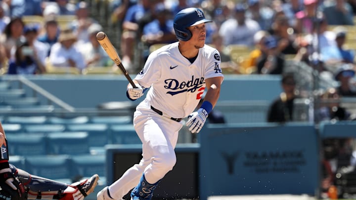 Jul 23, 2025; Los Angeles, California, USA; Los Angeles Dodgers third baseman Tommy Edman (25) hits an RBI single during the seventh inning against the Minnesota Twins at Dodger Stadium. Mandatory Credit: Kiyoshi Mio-Imagn Images Jul 23, 2025; Los Angeles, California, USA; Los Angeles Dodgers third baseman Tommy Edman (25) hits an RBI single during the seventh inning against the Minnesota Twins at Dodger Stadium. Mandatory Credit: Kiyoshi Mio-Imagn Images
