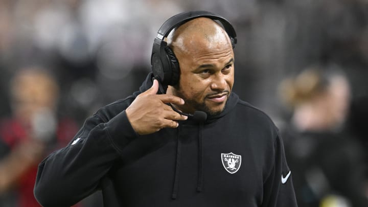 Aug 17, 2024; Paradise, Nevada, USA; Las Vegas Raiders head coach Antonio Pierce at the start of the game against the Dallas Cowboys at Allegiant Stadium. Mandatory Credit: Candice Ward-USA TODAY Sports Aug 17, 2024; Paradise, Nevada, USA; Las Vegas Raiders head coach Antonio Pierce at the start of the game against the Dallas Cowboys at Allegiant Stadium. Mandatory Credit: Candice Ward-USA TODAY Sports