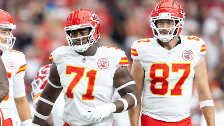 Aug 9, 2025; Glendale, Arizona, USA; Kansas City Chiefs offensive tackle Josh Simmons (71) and tight end Travis Kelce (87) against the Arizona Cardinals during a preseason NFL game at State Farm Stadium. Mandatory Credit: Mark J. Rebilas-Imagn Images Aug 9, 2025; Glendale, Arizona, USA; Kansas City Chiefs offensive tackle Josh Simmons (71) and tight end Travis Kelce (87) against the Arizona Cardinals during a preseason NFL game at State Farm Stadium. Mandatory Credit: Mark J. Rebilas-Imagn Images