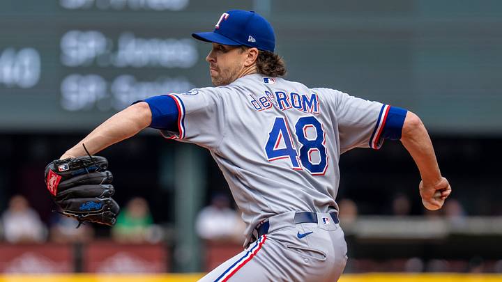 Rangers starter Jacob deGrom (48) delivers a pitch against the Mariners. Credit: Stephen Brashear-Imagn 