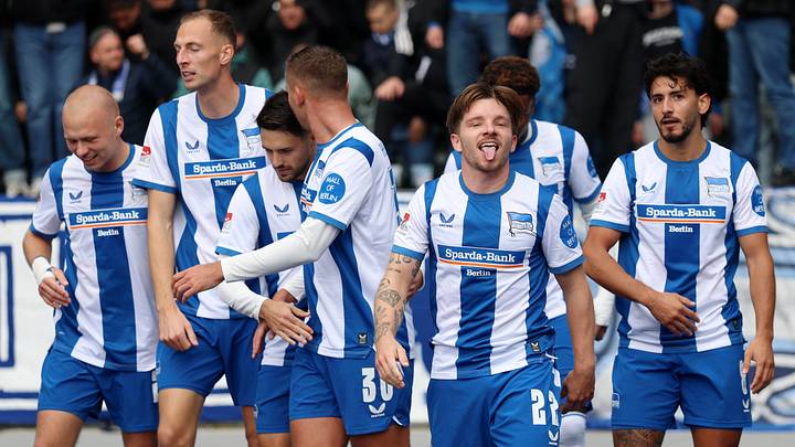Die Mannschaft von Hertha BSC bereitet den Fans große Freude - aber wie lange noch? Die Mannschaft von Hertha BSC bereitet den Fans große Freude - aber wie lange noch?
