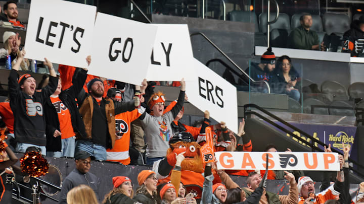 Carolina Hurricanes v Philadelphia Flyers