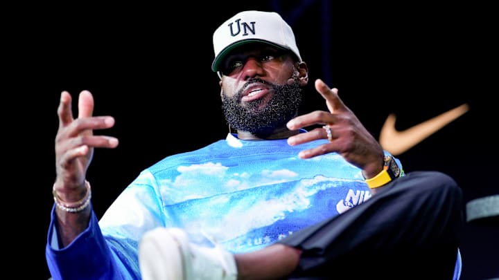 LeBron James claps back at criticism about Lakers' 2020 NBA title