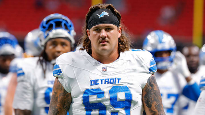 BREAKING NEWS: The Detroit Lions' offense impressed in their game against the Baltimore Ravens, but it was a rookie who stole the show. According to Pro Football Focus (PFF), the young prospect earned the highest grade among his teammates, even outscoring some of the veterans. -t