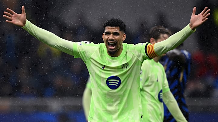 Ronald Araújo fue criticado por su desempeño en el partido del FC Barcelona vs. Inter de Milán de la Champions League 