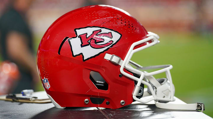 Aug 22, 2025; Kansas City, Missouri, USA; A general view of a Kansas City Chiefs helmet against the Chicago Bears during the first half of the game at GEHA Field at Arrowhead Stadium. Mandatory Credit: Denny Medley-Imagn Images Aug 22, 2025; Kansas City, Missouri, USA; A general view of a Kansas City Chiefs helmet against the Chicago Bears during the first half of the game at GEHA Field at Arrowhead Stadium. Mandatory Credit: Denny Medley-Imagn Images