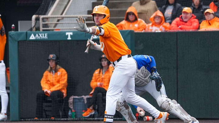 Tennessee's Chris Newstrom (10) tells the runner on third to stop during a NCAA baseball game between Tennessee and Hofstra at Lindsey Nelson Stadium on Saturday, February 15, 2025. Tennessee's Chris Newstrom (10) tells the runner on third to stop during a NCAA baseball game between Tennessee and Hofstra at Lindsey Nelson Stadium on Saturday, February 15, 2025.