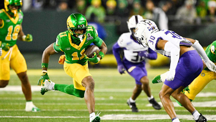 In an injury-plagued year Jeremiah McClellan and Malik Benson have emerged as stars at receiver for the Ducks. McClellan caught six passes for 83 yards, including a spectacular 20-yard touchdown.