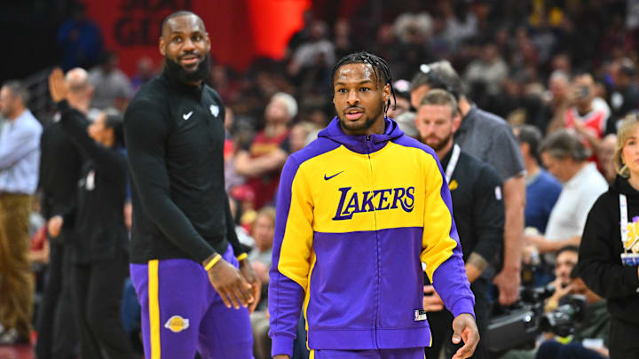 Tras su llegada a Los Angeles Lakers Bronny James pasó a compartir equipo con LeBron 