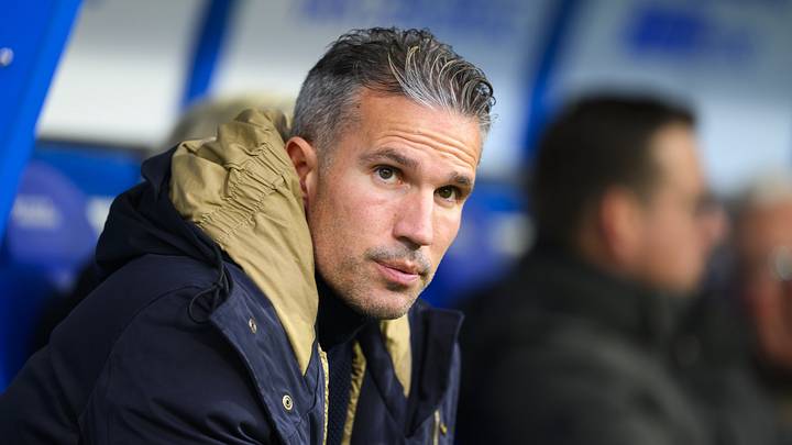 Van Persie is not expecting to rebuild his bridge with Arsenal