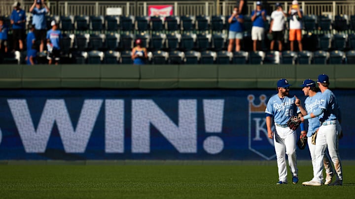 Kansas City Royals player celebrate win.