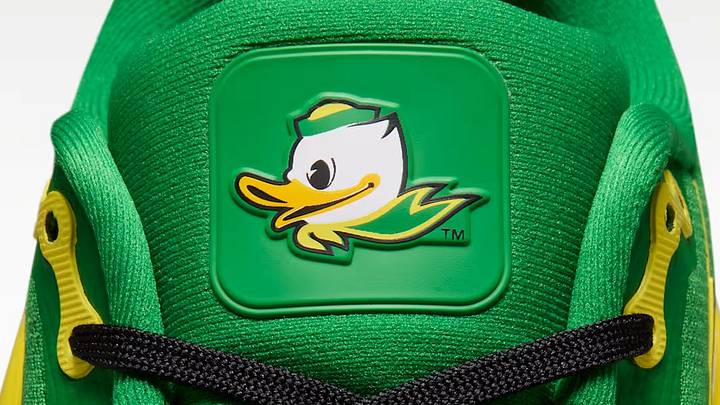 The Nike College Vomero 18 "Oregon" colorway.