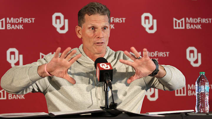 Oklahoma coach Brent Venables Oklahoma coach Brent Venables