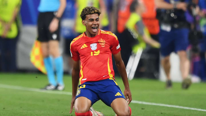 À 16 ans, Lamine Yamal a ébloui la demi-finale Espagne - France. À 16 ans, Lamine Yamal a ébloui la demi-finale Espagne - France.