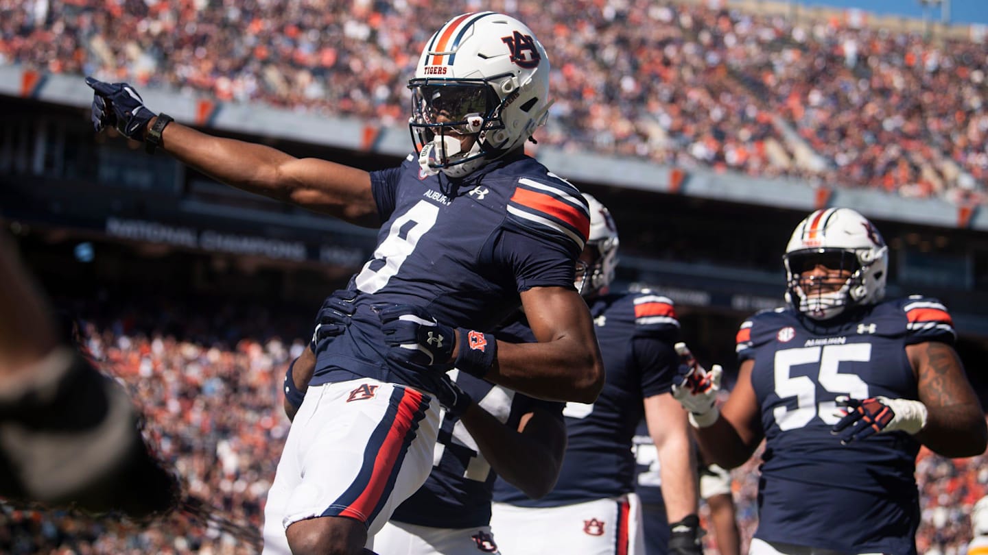 No. 1 transfer portal WR secures Top 5 NIL college football ranking