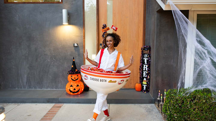 Trick-or-Treatable Halloween costume from Kit Kat and Reese's
