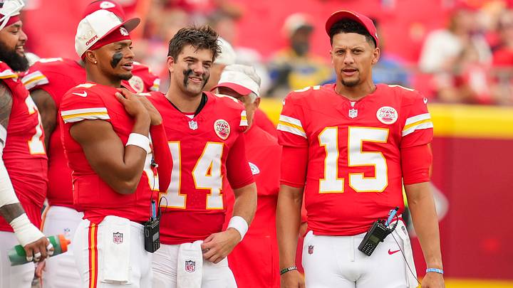 Aug 15, 2026; Kansas City, Missouri, USA; Kansas City Chiefs quarterback Patrick Mahomes (right) talks with quarterback Justin Fields (left) and quarterback Garrett Nussmeier (center) during the second half against the Los Angeles Rams at Arrowhead Stadium. Mandatory Credit: Jay Biggerstaff-Imagn Images Aug 15, 2026; Kansas City, Missouri, USA; Kansas City Chiefs quarterback Patrick Mahomes (right) talks with quarterback Justin Fields (left) and quarterback Garrett Nussmeier (center) during the second half against the Los Angeles Rams at Arrowhead Stadium. Mandatory Credit: Jay Biggerstaff-Imagn Images