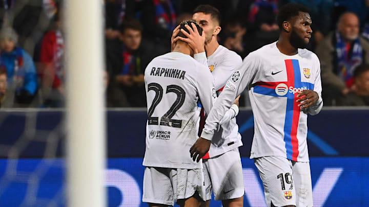 Arsenal procura opções para o ataque e busca informações sobre atacantes do Barcelona. 