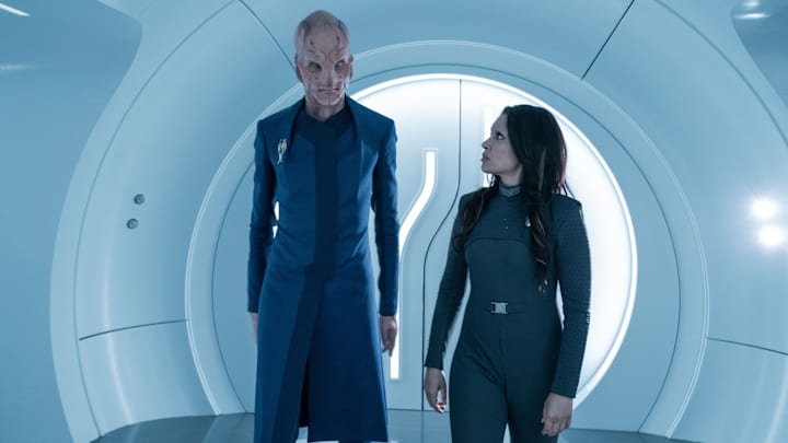 L-R Doug Jones as Saru and Rachael Ancheril as Commander Nhan in Star Trek: Discovery steaming on Paramount+, 2023. Photo Credit: Michael Gibson/Paramount+.