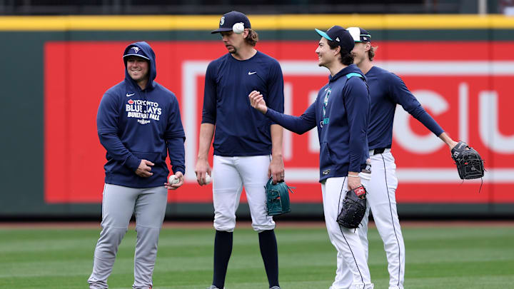 Oct 16, 2025; Seattle, Washington, USA; Toronto Blue Jays infielder Ty France (2) speaks with Seattle Mariners pitcher Logan Gilbert (36), pitcher Bryan Woo (22) and pitcher Bryce Miller (50) during batting practice prior to game four of the ALCS round for the 2025 MLB playoffs at T-Mobile Park. Mandatory Credit: Kevin Ng-Imagn Images Oct 16, 2025; Seattle, Washington, USA; Toronto Blue Jays infielder Ty France (2) speaks with Seattle Mariners pitcher Logan Gilbert (36), pitcher Bryan Woo (22) and pitcher Bryce Miller (50) during batting practice prior to game four of the ALCS round for the 2025 MLB playoffs at T-Mobile Park. Mandatory Credit: Kevin Ng-Imagn Images