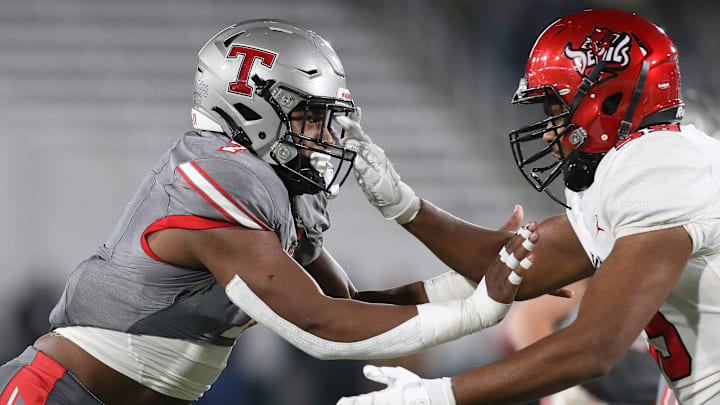 Thompson linebacker Jeremiah Alexander (7) rushes the passer and is blocked by Central offensive lineman Keyon Cox (59) during the 7A state championship game in Birmingham Wednesday, Dec. 1, 2021. [Staff Photo/Gary Cosby Jr]

7a Championship Central Vs Thompson