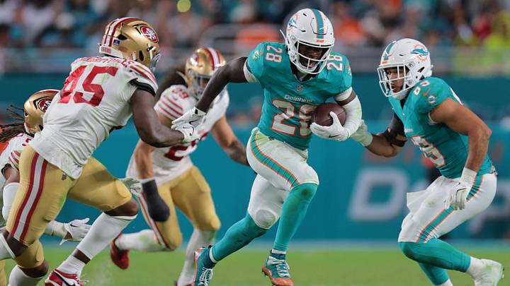 Miami Dolphins running back De'Von Achane (28) runs with the football against the San Francisco 49ers during the fourth quarter at Hard Rock Stadium. Miami Dolphins running back De'Von Achane (28) runs with the football against the San Francisco 49ers during the fourth quarter at Hard Rock Stadium.