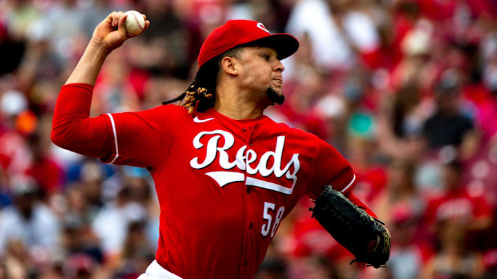 Cincinnati Reds starting pitcher Luis Castillo (58) pitches in the first inning.