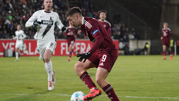 Stefanos Tzimas in action for Nurnberg