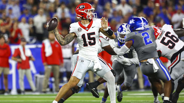 Georgia Bulldogs quarterback Carson Beck (15)