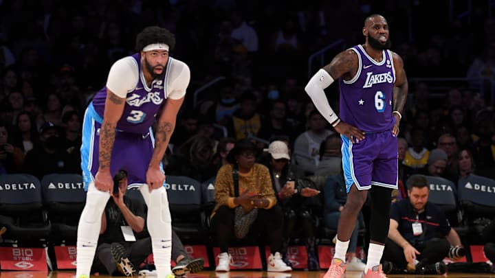 LeBron James y Anthony Davis son duda para el juego del domingo ante los Nuggets